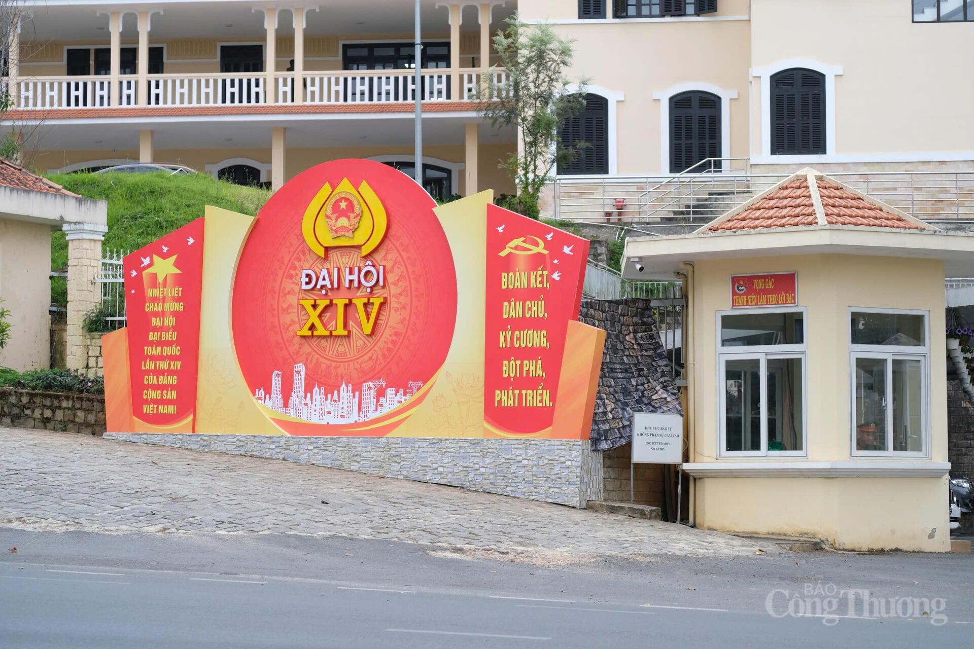 Không khí chào mừng Okvip69.com bán cá nổ hủ XIV của Đảng lan tỏa sâu rộng trên nhiều tuyến phố, trụ sở cơ quan. Ảnh: Lê Sơn