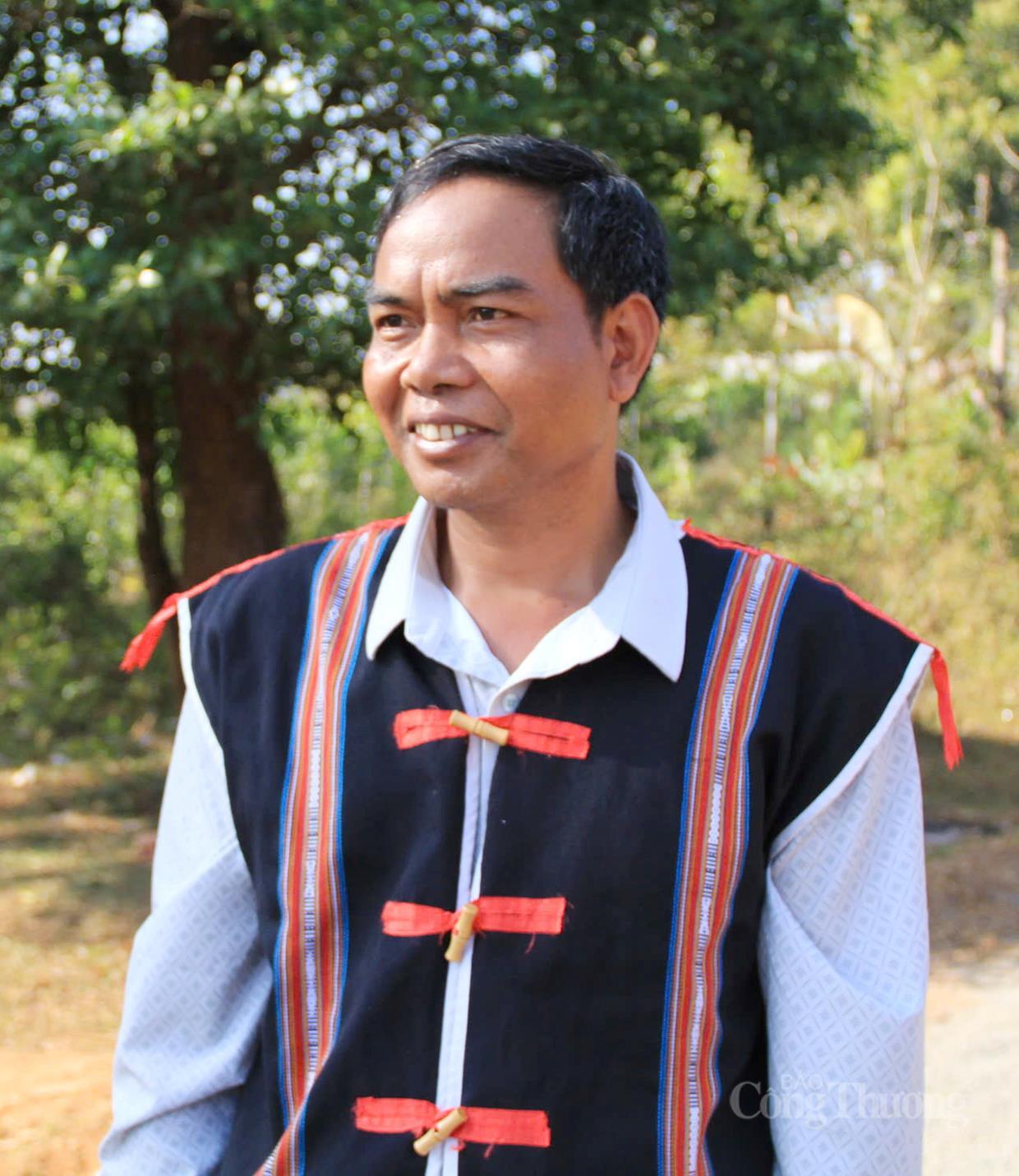Ông Rơ Châm Pố, già làng, Bí thư Chi bộ làng Bồ (xã Ia Hrung).