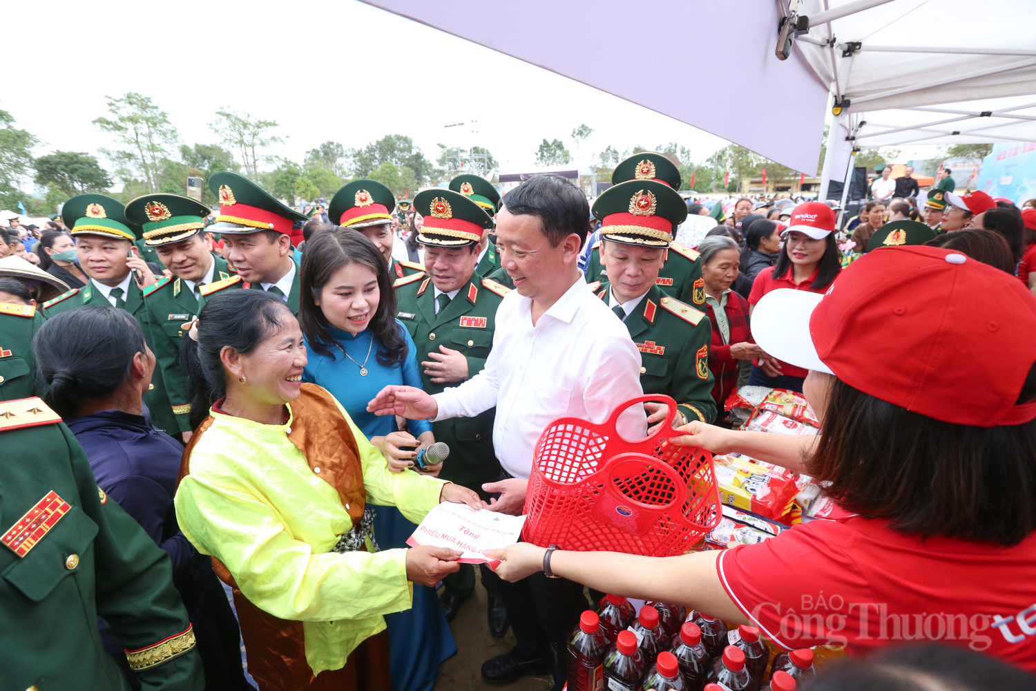 Ấm tình Xuân Biên phòng tại vùng cao Hà Tĩnh - 1