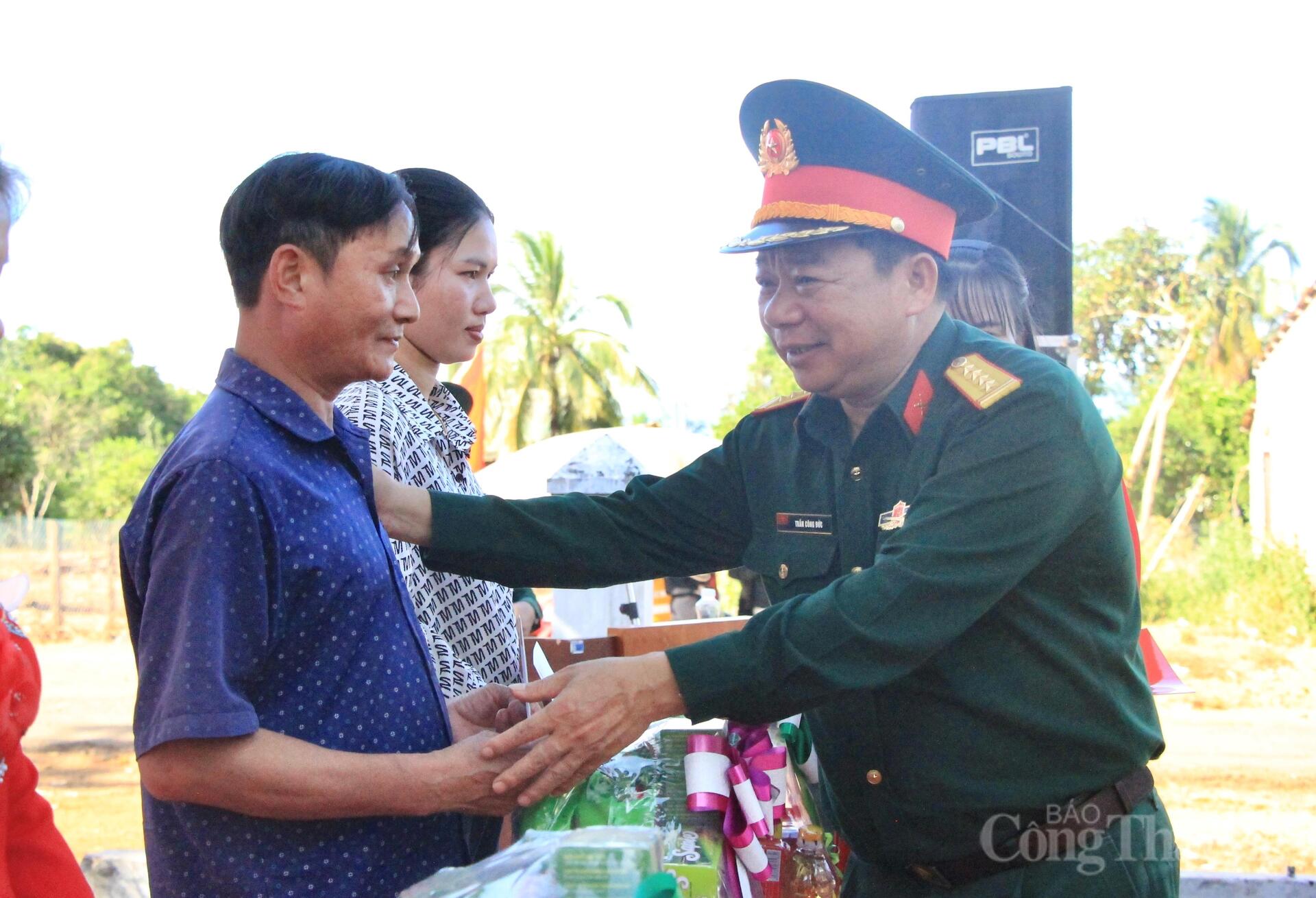 Gia Lai: Chăm lo Tết cho đồng bào biên giới Ia O - 13