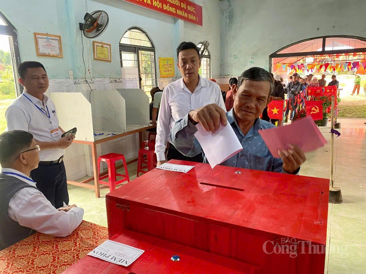 Một số hình ảnh cử tri Đà Nẵng tham gia bầu cử - 29