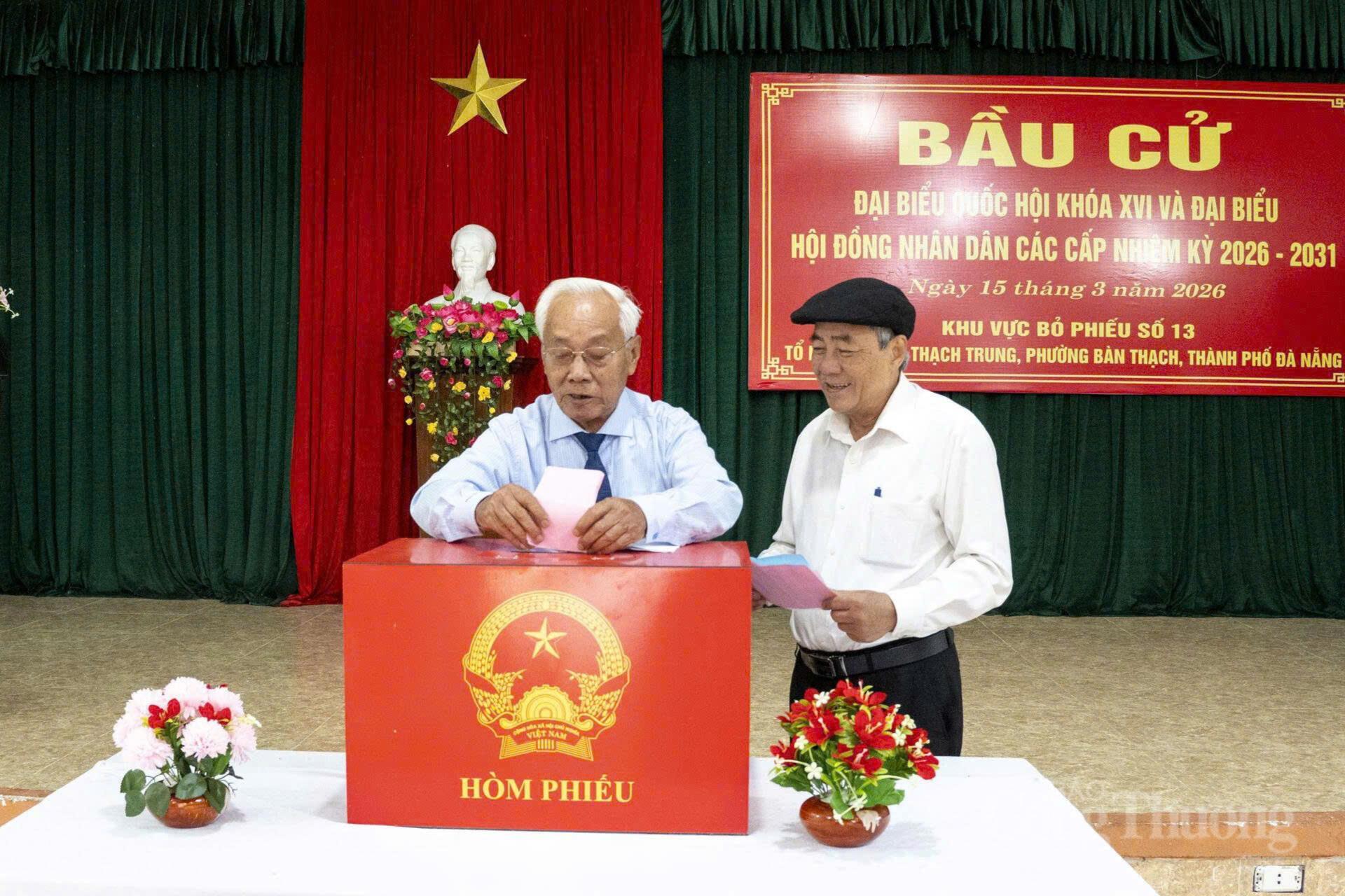 Một số hình ảnh cử tri Đà Nẵng tham gia bầu cử - 31