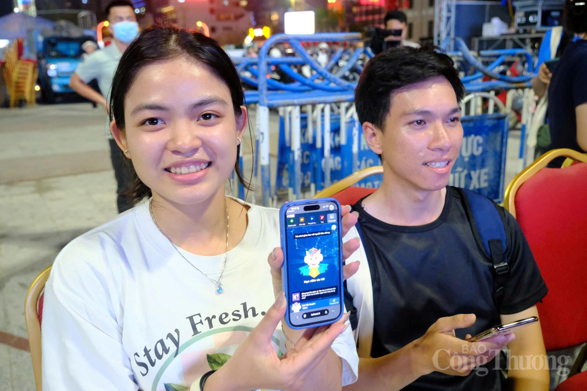 Chị Bùi Mỹ Duyên, trú tại phường Ba Ngòi, tỉnh Khánh Hòa đạt giải nhất minigame trong chương trình. Ảnh: Lê Sơn