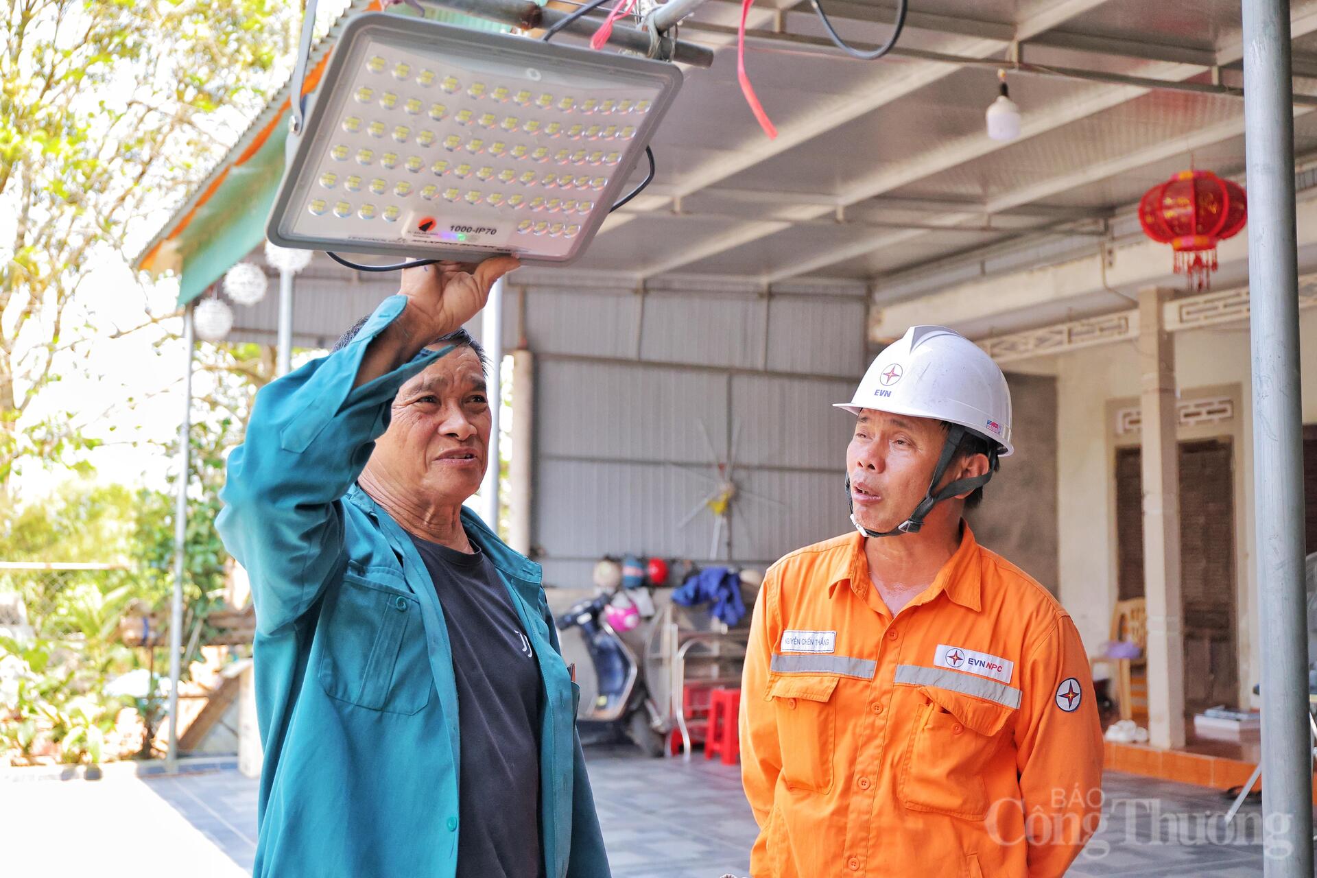 Oằn mình dưới nắng nóng, giữ ổn định lưới điện cho nhân dân - 8