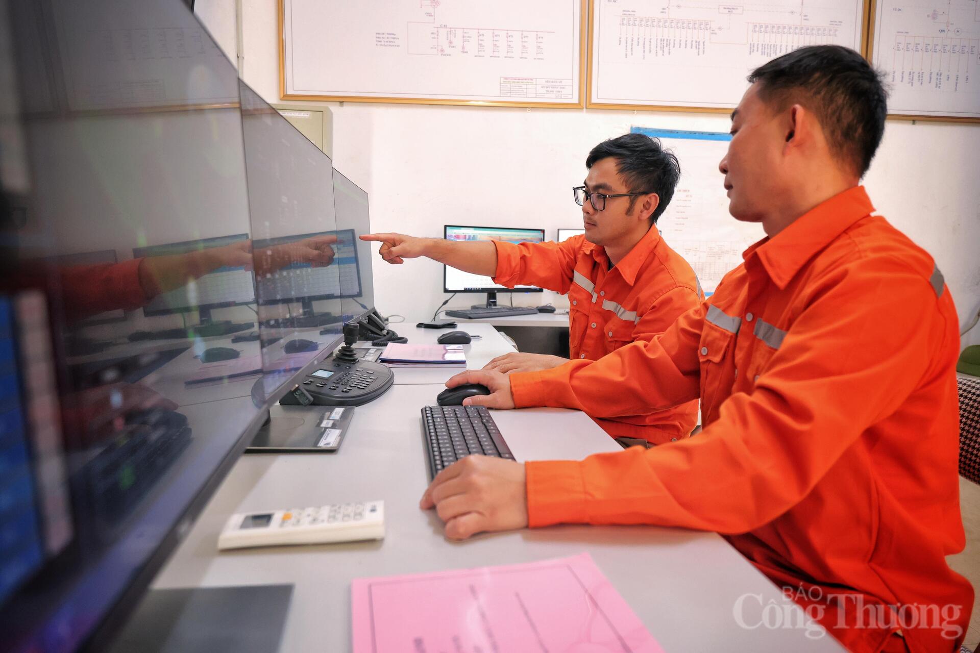 Chiêm ngưỡng 'cánh đồng' pin Oklavip game bài, casino, thể thao mặt trời hơn 60 héc-ta  - 8