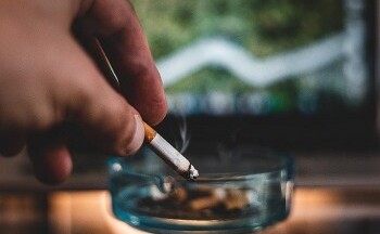 Hút 4 điếu thuốc lá mỗi ngày tăng 2,5 nguy cơ mắc bệnh suy yếu động mạch vành