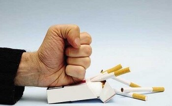 Hút thuốc lá tăng nguy cơ sa sút trí tuệ