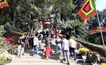 Phú Thọ: Nghiêm cấm chèo kéo khách, nâng giá bán hàng trong Khu di tích lịch sử Đền Hùng