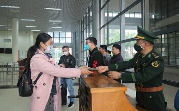 Tỉnh Quảng Ninh: 60 người xuất nhập cảnh qua cửa khẩu Móng Cái trong sáng ngày đầu khôi phục