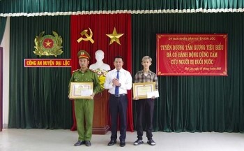 Quảng Nam: Khen thưởng Đại úy công an và thanh niên lao xuống sông cứu người