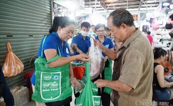 Tiểu thương Đà Nẵng chống rác thải nhựa