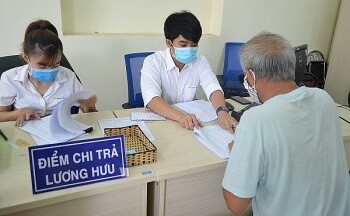 Gấp rút chi trả lương hưu và trợ cấp bảo hiểm xã hội theo mức hưởng mới