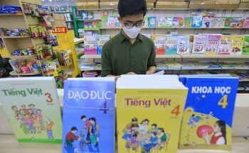 Thủ tướng yêu cầu thực hiện ngay kiểm tra, giám sát tổ chức biên soạn, đấu thầu, phát hành sách giáo khoa