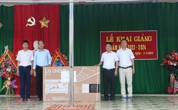 TSHPCo hỗ trợ các trường tại xã Trung Sơn nhân dịp khai giảng năm học mới