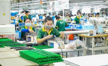 Sản xuất công nghiệp tăng tốc tháng cuối năm