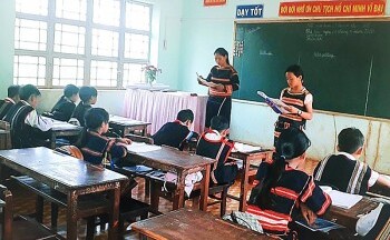 Đề xuất giao Bộ GD&ĐT phát hành, in ấn sách giáo khoa tiếng dân tộc thiểu số