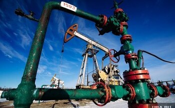 Doanh thu xuất khẩu dầu Nga giảm mạnh; Indonesia đặt mục tiêu năng lượng tái tạo