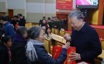 Đại tướng Tô Lâm thăm và tặng quà Tết người dân tỉnh Hưng Yên