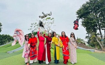 Người Việt chi gần 42 tỷ đồng để mua áo dài trên các sàn thương mại điện tử