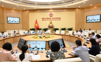 Bộ trưởng Nguyễn Hồng Diên làm việc với các đơn vị về phát triển điện mặt trời mái nhà