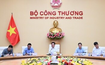 Bộ trưởng Nguyễn Hồng Diên chủ trì Hội thảo tham vấn kỹ thuật điện mặt trời mái nhà tự sản, tự tiêu
