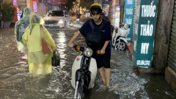Hà Nội vì sao cứ mưa lớn là 