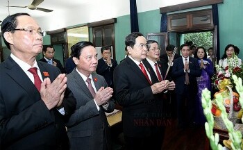 Chủ tịch Quốc hội Trần Thanh Mẫn thắp hương tưởng nhớ Chủ tịch Hồ Chí Minh tại Nhà 67
