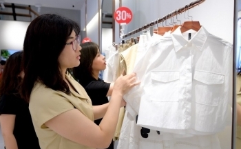 Doanh nghiệp dệt may “lấn sân” thị trường thời trang nội