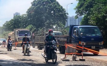 Thi công đường ống nước sạch, ''cày nát'' Đại lộ Thăng Long