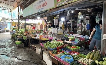 Chuyên gia nói gì về việc “lương tăng 1 đồng, giá tăng 3 đồng”?