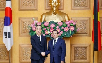 Thủ tướng Phạm Minh Chính tiếp Thủ tướng Hàn Quốc Han Duck Soo