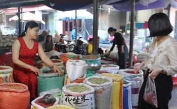 Chuẩn bị cho mùa mưa bão, Nam Định tích cực dự trữ hàng hóa