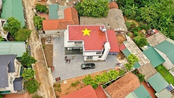 Trào lưu 'biến mỗi mái nhà thành một lá cờ Tổ quốc' gây sốt
