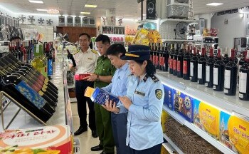 Nghệ An: Khởi tố hơn 1.000 vụ án liên quan đến buôn lậu, hàng giả, hàng cấm