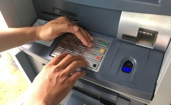 Khi đi rút tiền ATM, khách hàng cần làm gì để tránh bị đánh cắp thông tin?