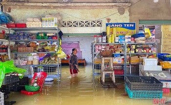 Hà Tĩnh: Nơi nước rút nhanh, nơi còn ngập sâu