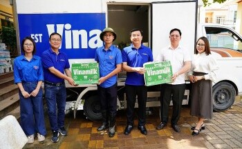 Hỗ trợ người dân khắc phục hậu quả sau bão lũ, khôi phục cuộc sống