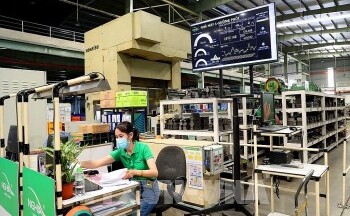 PMI tháng 9 dưới ngưỡng 50, ngành sản xuất Việt Nam suy giảm do bão Yagi