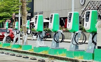 'Cuộc đua' phát triển trạm sạc xe điện: Cần đẩy nhanh việc hoàn thiện hệ thống tiêu chuẩn, quy chuẩn