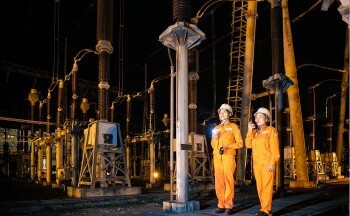 Khi phụ nữ là công nhân ngành điện