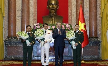 Đồng chí Lương Tam Quang và Nguyễn Tân Cương được thăng hàm Đại tướng
