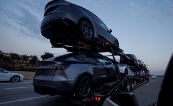 Cổ phiếu Tesla tăng mạnh nhất trong hơn một thập kỷ nhờ dự báo táo bạo của Elon Musk về xe điện