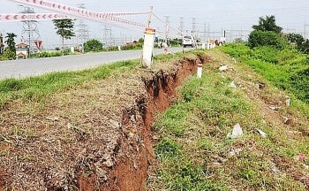 Hà Nội: Khẩn cấp chống sạt lở mái đê hữu Đáy ở Quốc Oai
