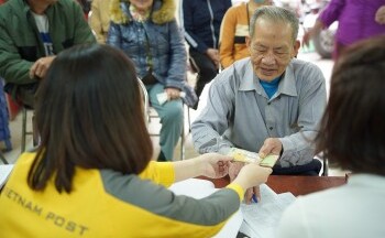 Sẽ chi trả gộp lương hưu, trợ cấp bảo hiểm xã hội tháng 1 và 2/2025 trước Tết Nguyên đán Ất Tỵ