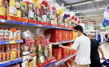 Thị trường Tết Ất Tỵ: Nhu cầu hàng Tết giá rẻ tăng