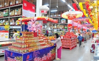 Thị trường hàng hoá ngày 28 Tết: Hàng tươi sống đắt khách