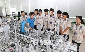 Giao Bộ Nội vụ tổ chức lại cơ sở giáo dục của các bộ, ngành