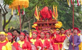 Hàng nghìn người tham gia rước nước hội đền Trần Thái Bình