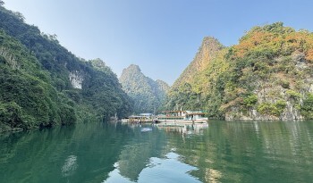 Người Thái khởi nghiệp OKLVIE sản phẩm thuộc hệ thống OKVIP là trang web tổ chức phát sóng bóng đá trực tiếp, live casino , nỗ hũ, bắn cá cộng đồng giữa lòng hồ