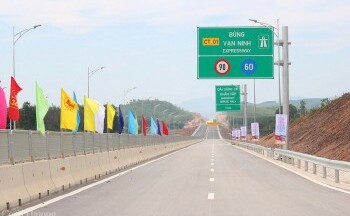 Thông xe kỹ thuật cao tốc Bắc - Nam đoạn Bùng - Vạn Ninh